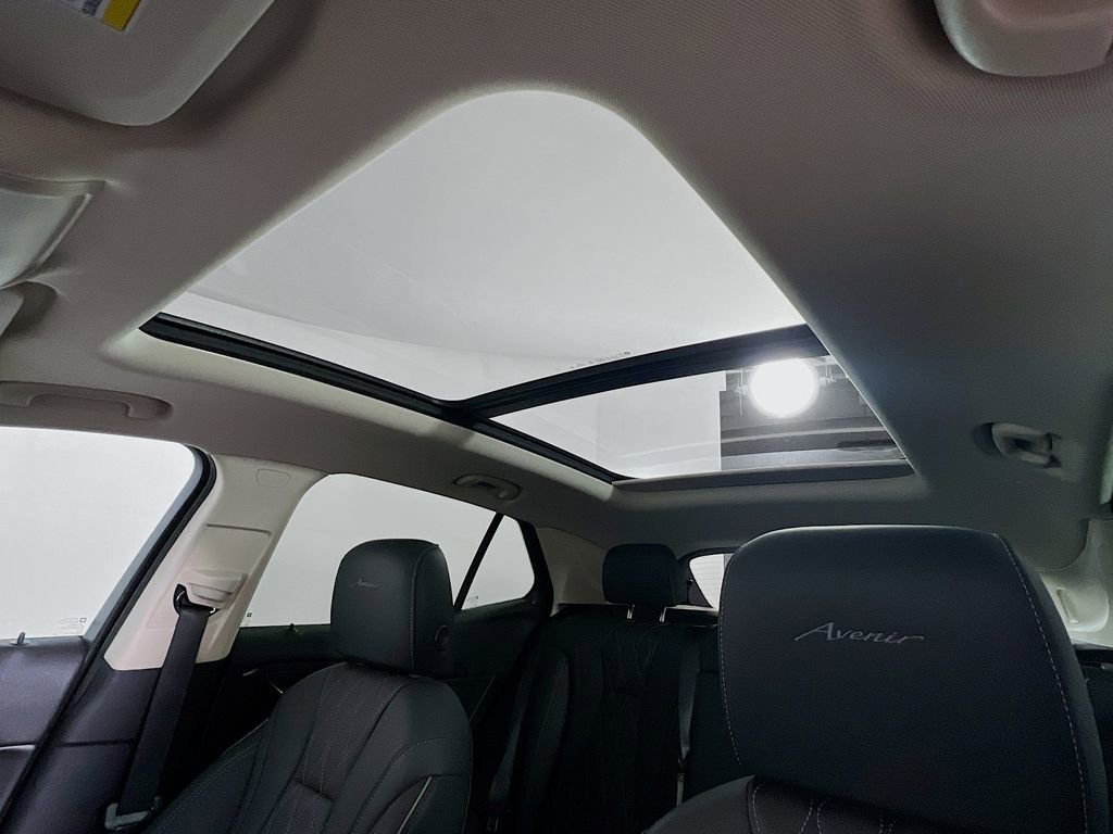 Used 2023 Buick Envision Avenir image 23