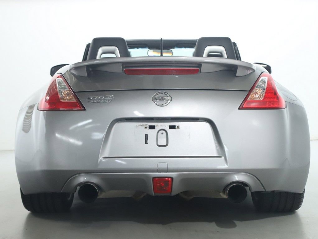 Used 2010 Nissan 370Z Roadster RWD image 40