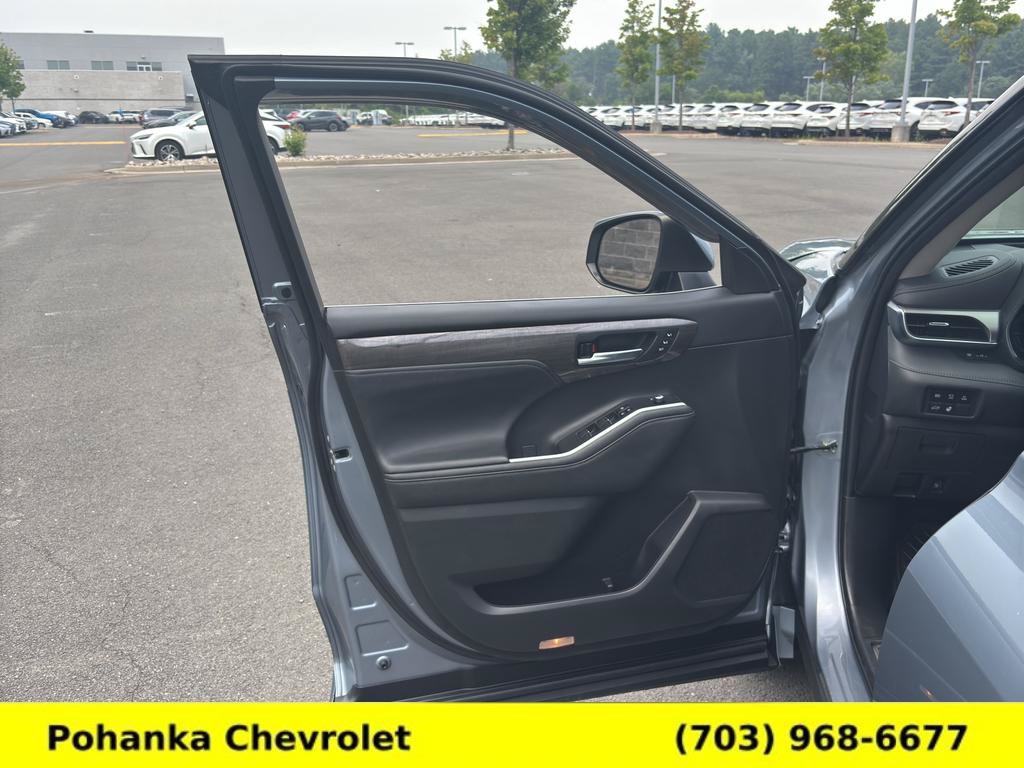 Used 2023 Toyota Highlander Platinum AWD/4WD image 22