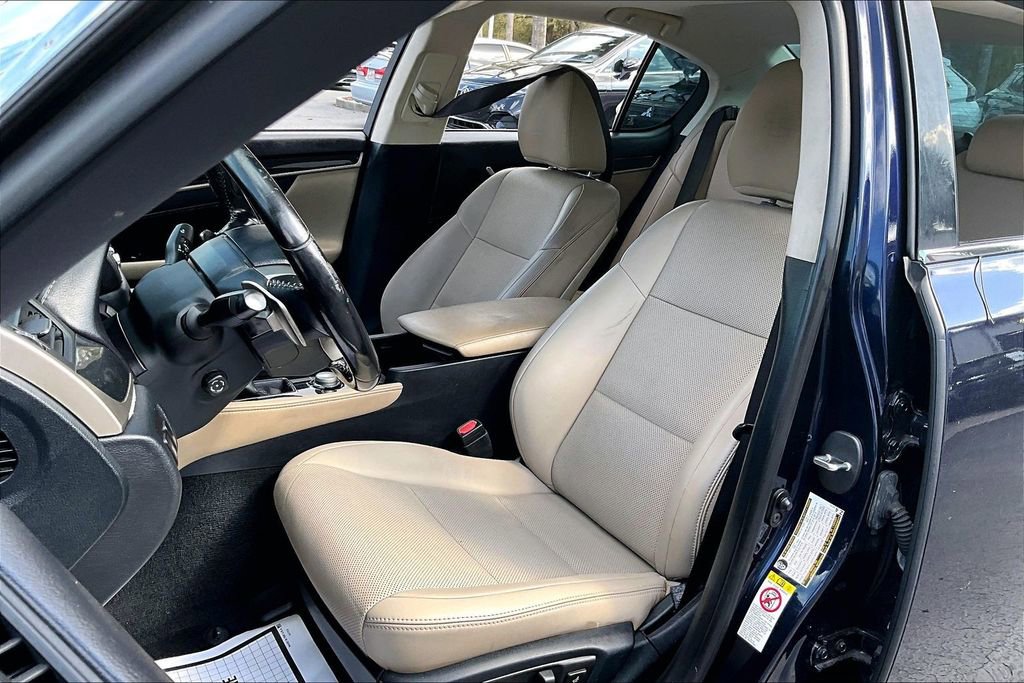 Used 2016 Lexus GS 200t image 19