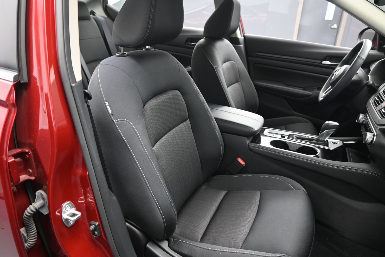 Used 2024 Nissan Altima 2.5 SV w/ SV Premium Package FWD image 14