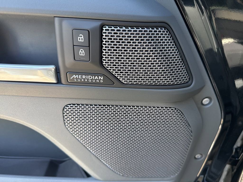 Certified 2023 Land Rover Defender 110 X-Dynamic SE image 28