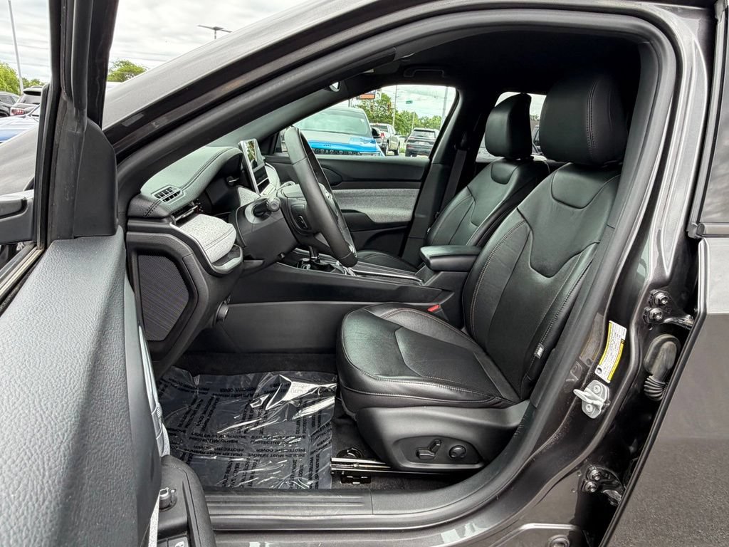 Used 2023 Jeep Compass Latitude AWD/4WD image 12