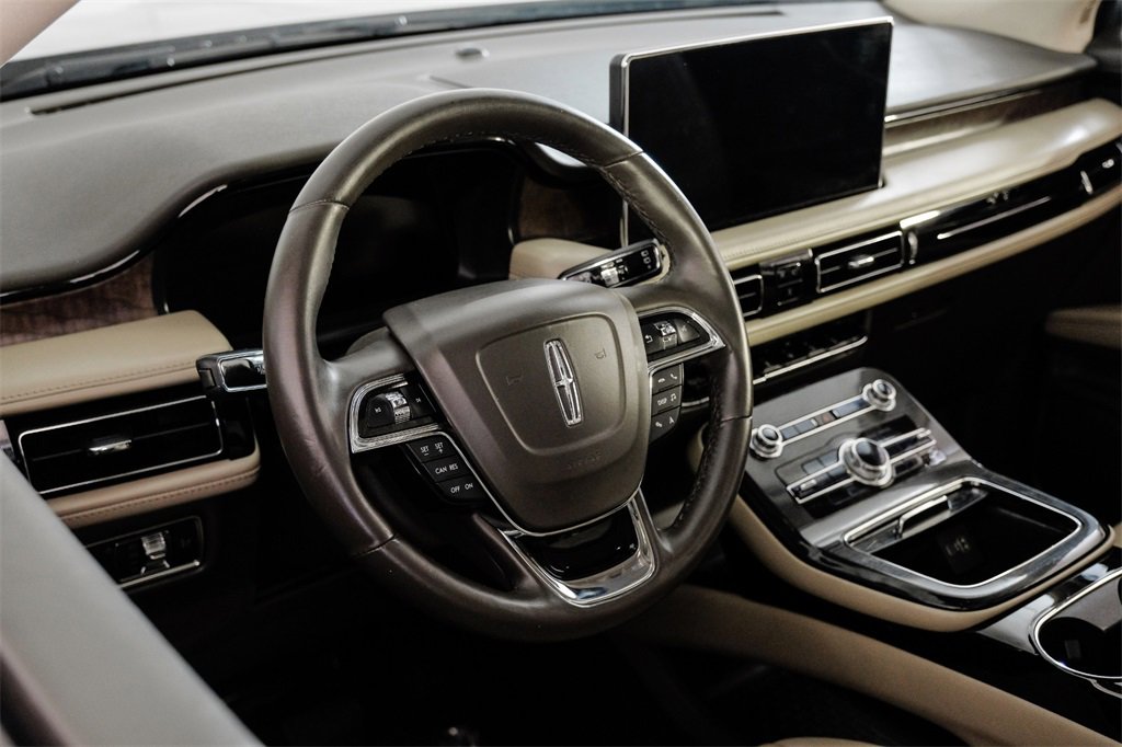 Used 2023 Lincoln Nautilus Reserve image 15
