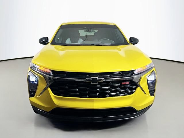 Used 2025 Chevrolet Trax RS w/ Driver Confidence Package image 2