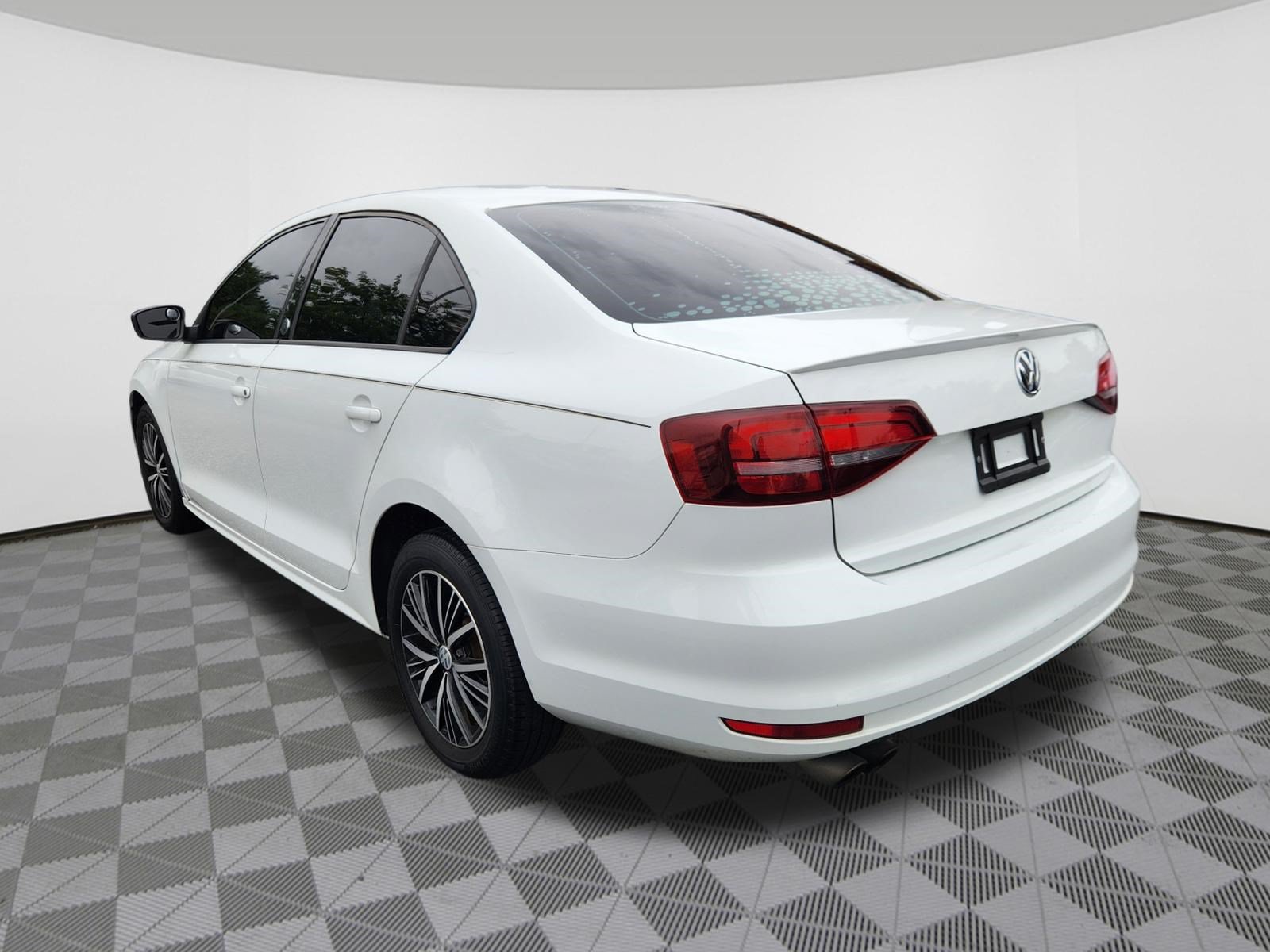Used 2018 Volkswagen Jetta Wolfsburg Edition FWD image 3