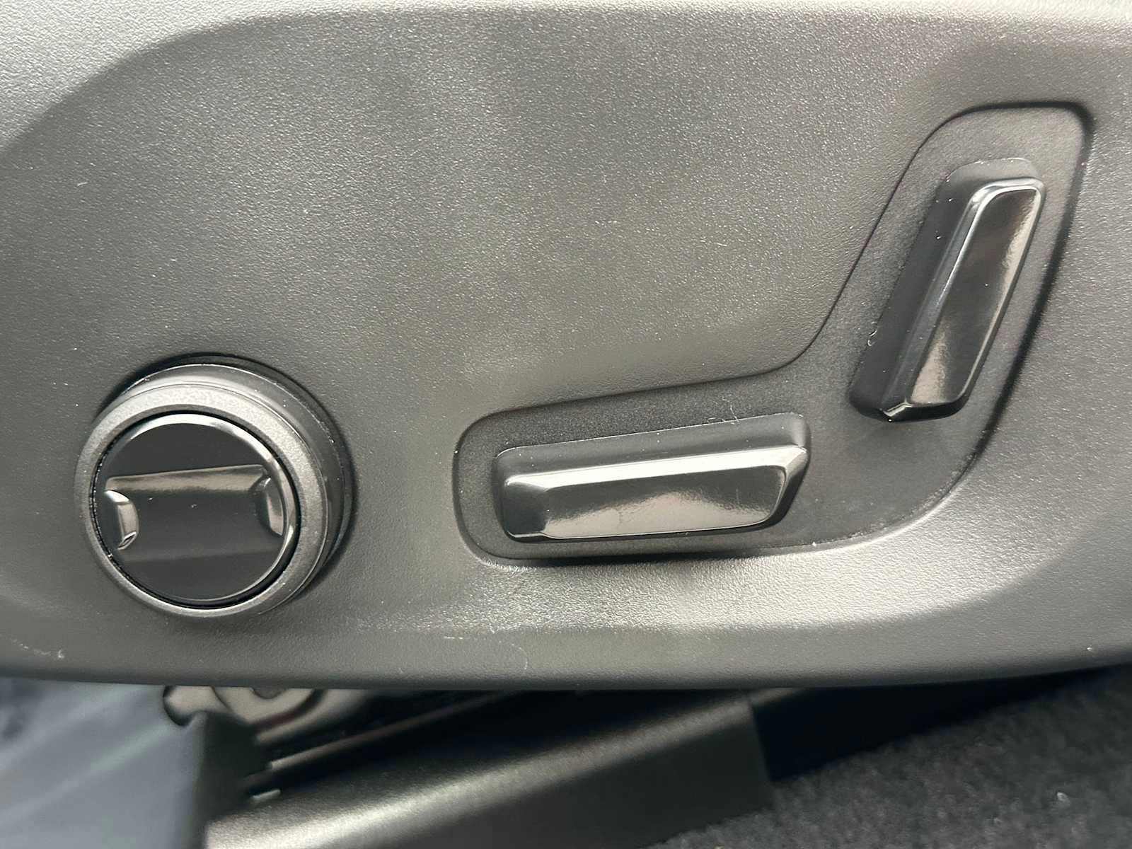 Used 2025 Volvo XC60 B5 Core w/ Protection Package Premier image 22