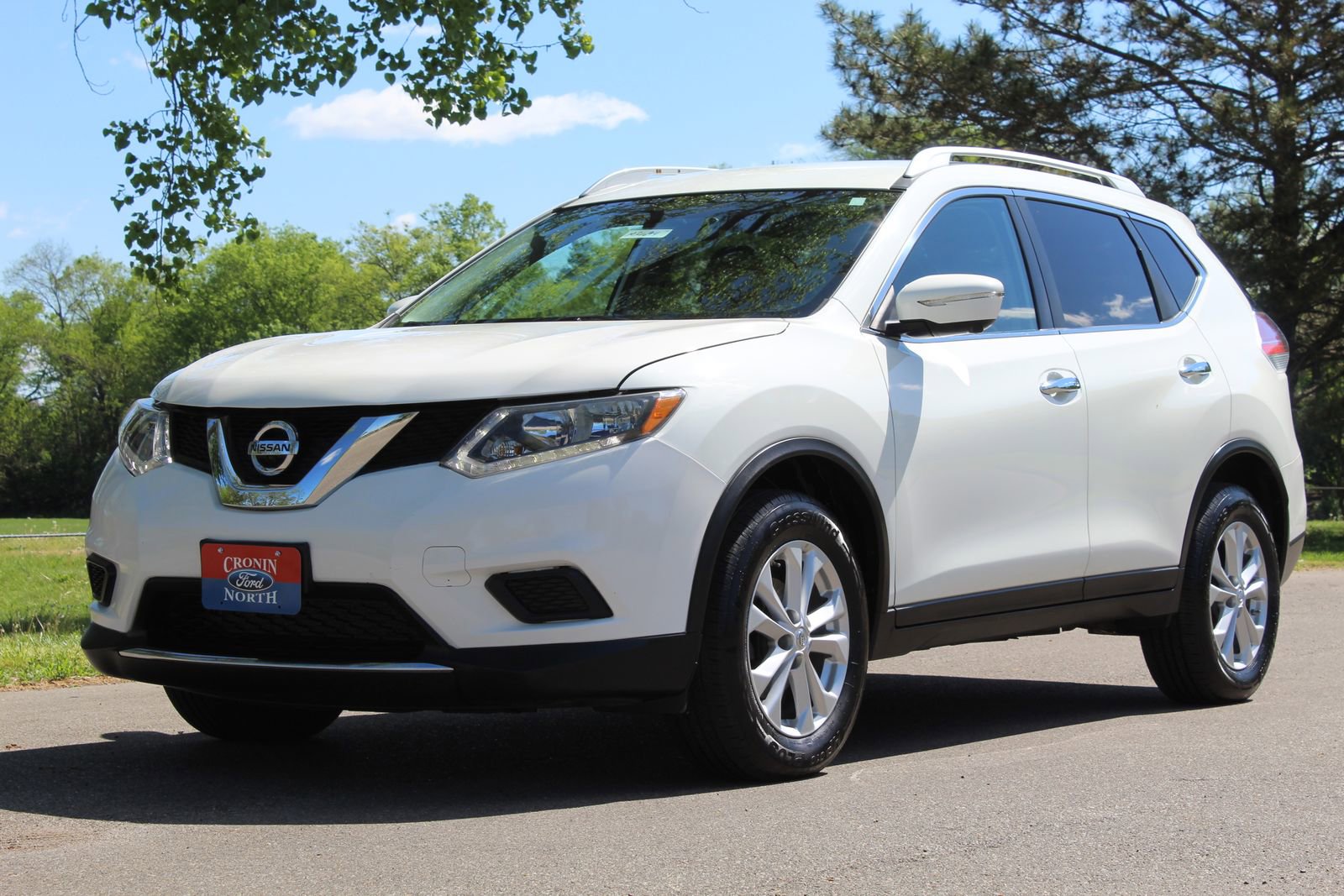 Used 2015 Nissan Rogue SV w/ SV Premium Package image 3