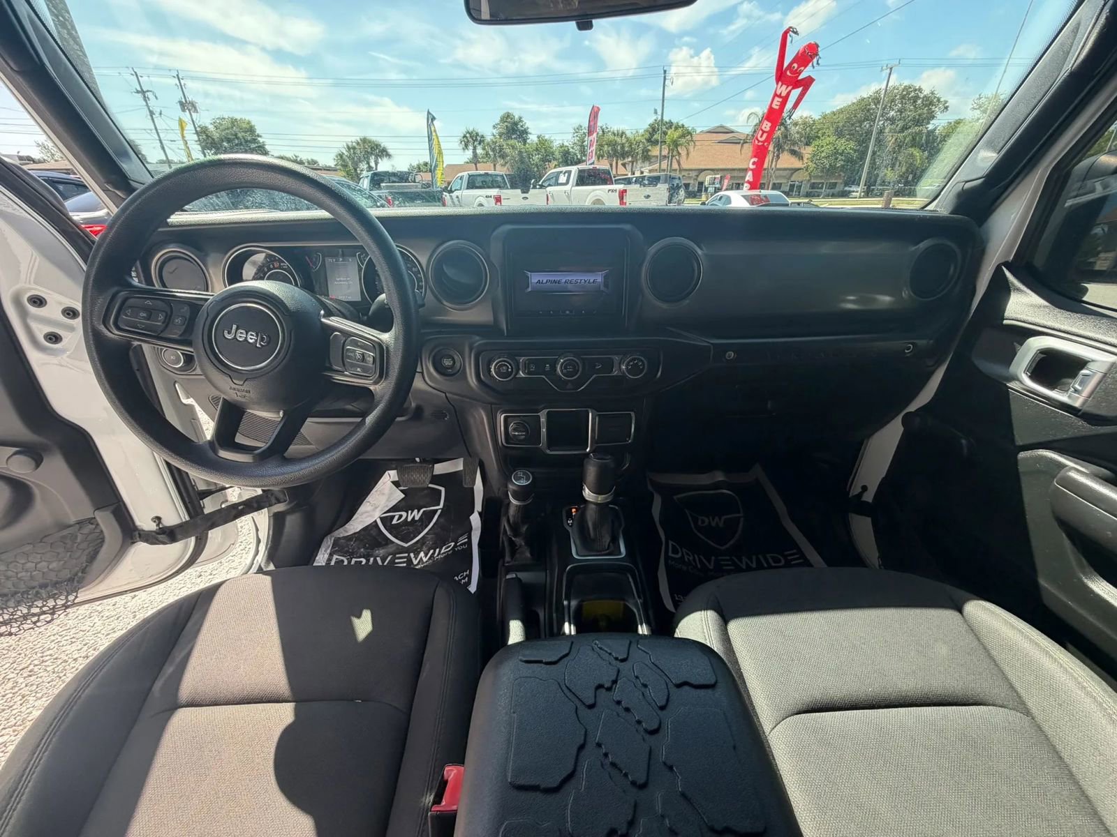 Used 2018 Jeep Wrangler Unlimited Sport image 13