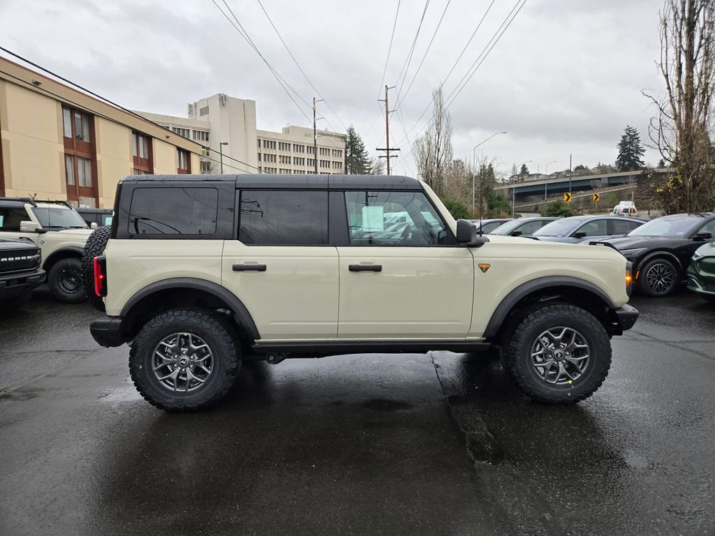 New 2025 Ford Bronco Badlands image 4