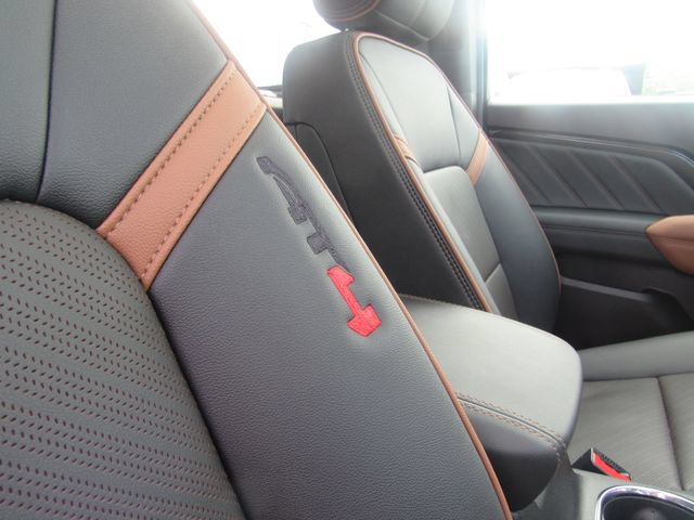 Certified 2025 GMC Canyon AT4 w/ Technology Plus Package AWD/4WD image 19