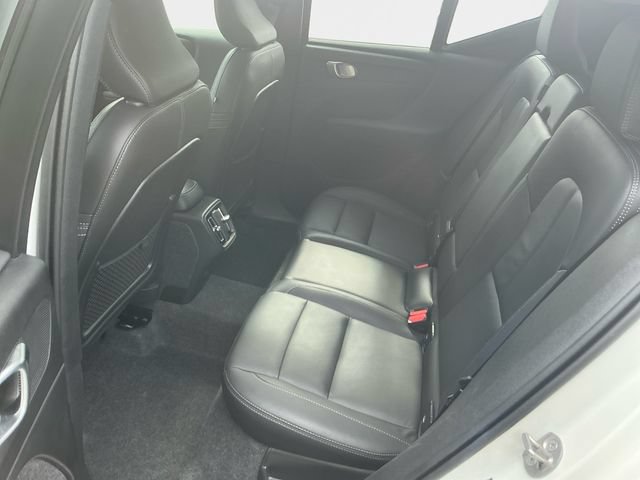 Used 2025 Volvo XC40 B5 Plus AWD/4WD image 14