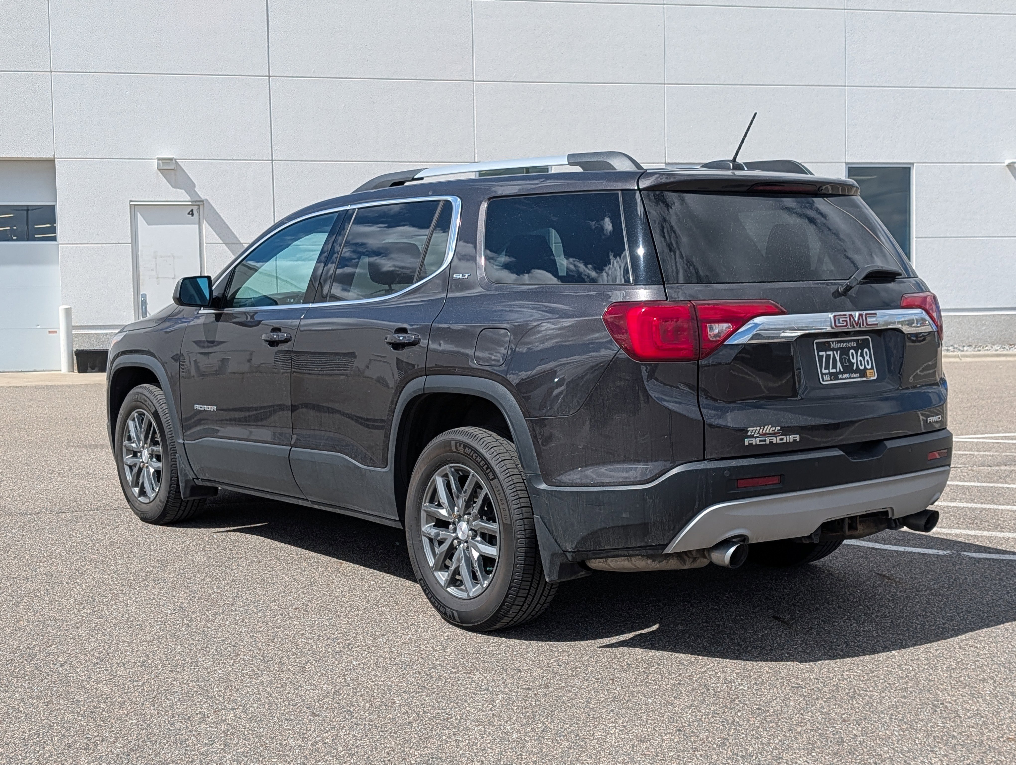 Used 2019 GMC Acadia SLT AWD/4WD image 3