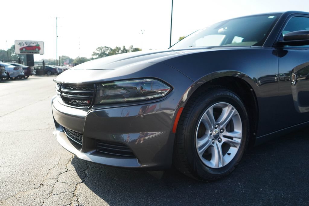 Used 2020 Dodge Charger SXT w/ Leather Interior Group RWD image 18
