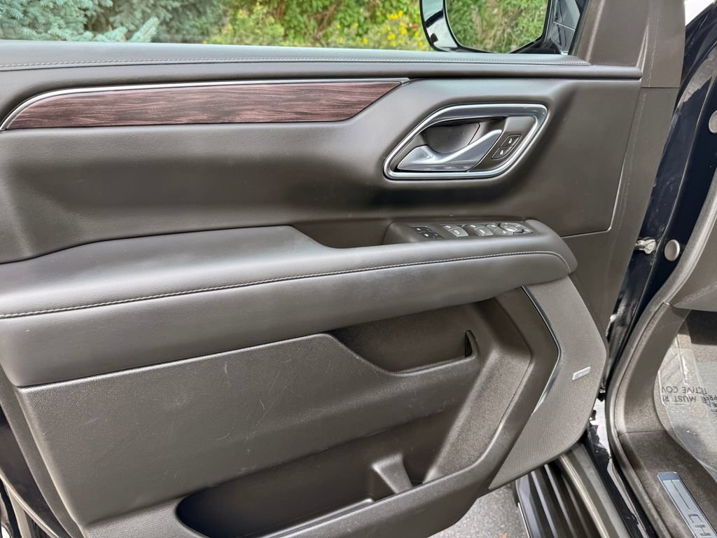 Used 2023 Chevrolet Tahoe LT w/ Luxury Package AWD/4WD image 17