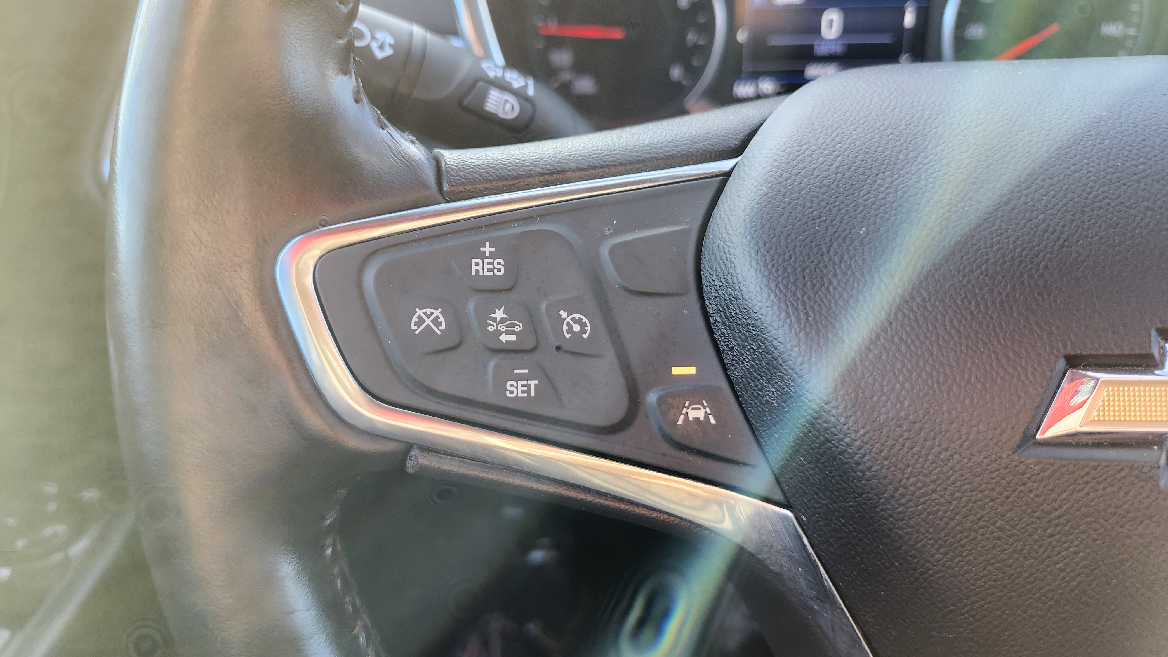 Used 2020 Chevrolet Equinox LT w/ Midnight Edition image 37