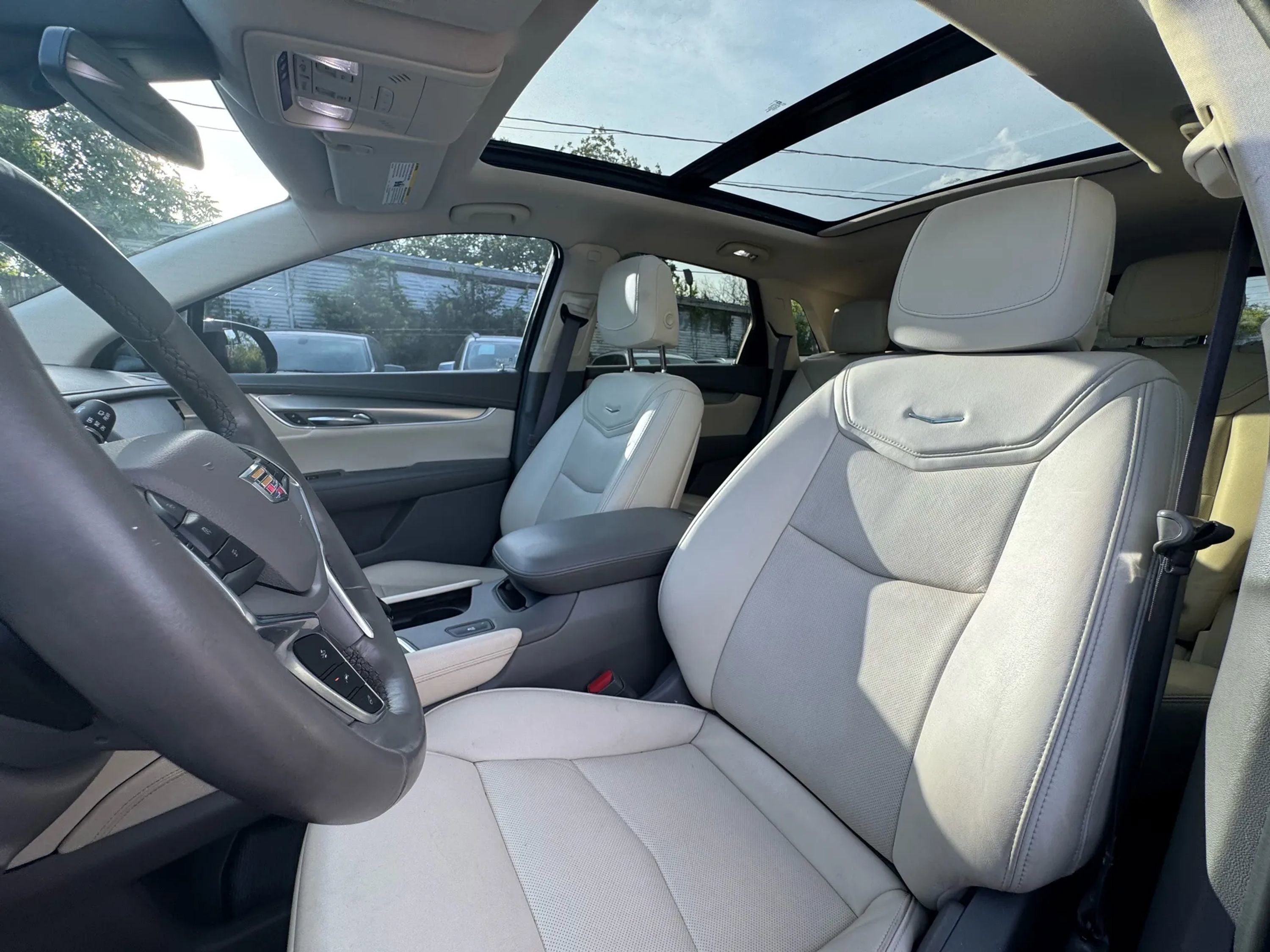 Used 2018 Cadillac XT5 Luxury w/ Driver Awareness Package image 21