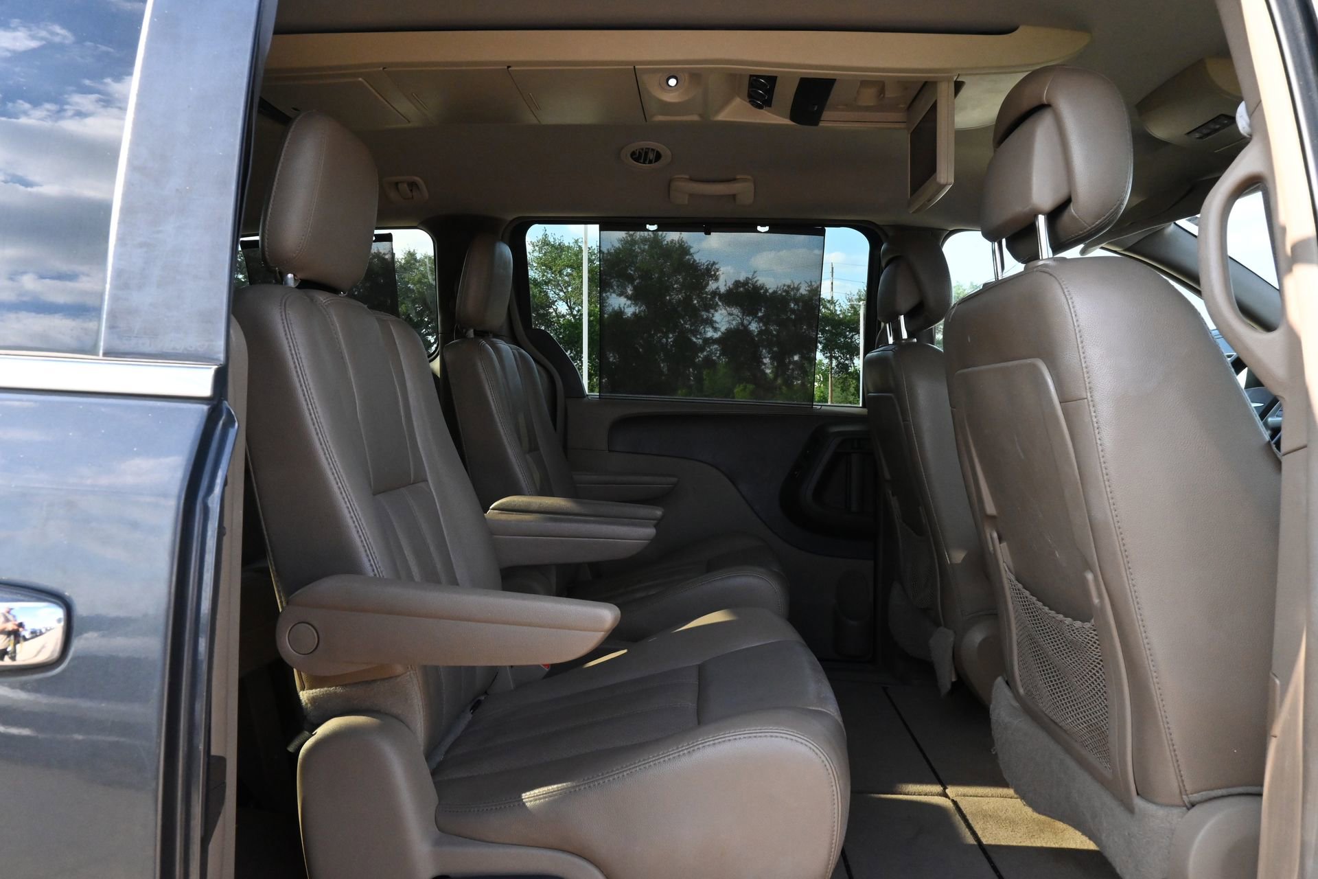 Used 2012 Chrysler Town & Country Touring-L w/ Entertainment Group #2 FWD image 23