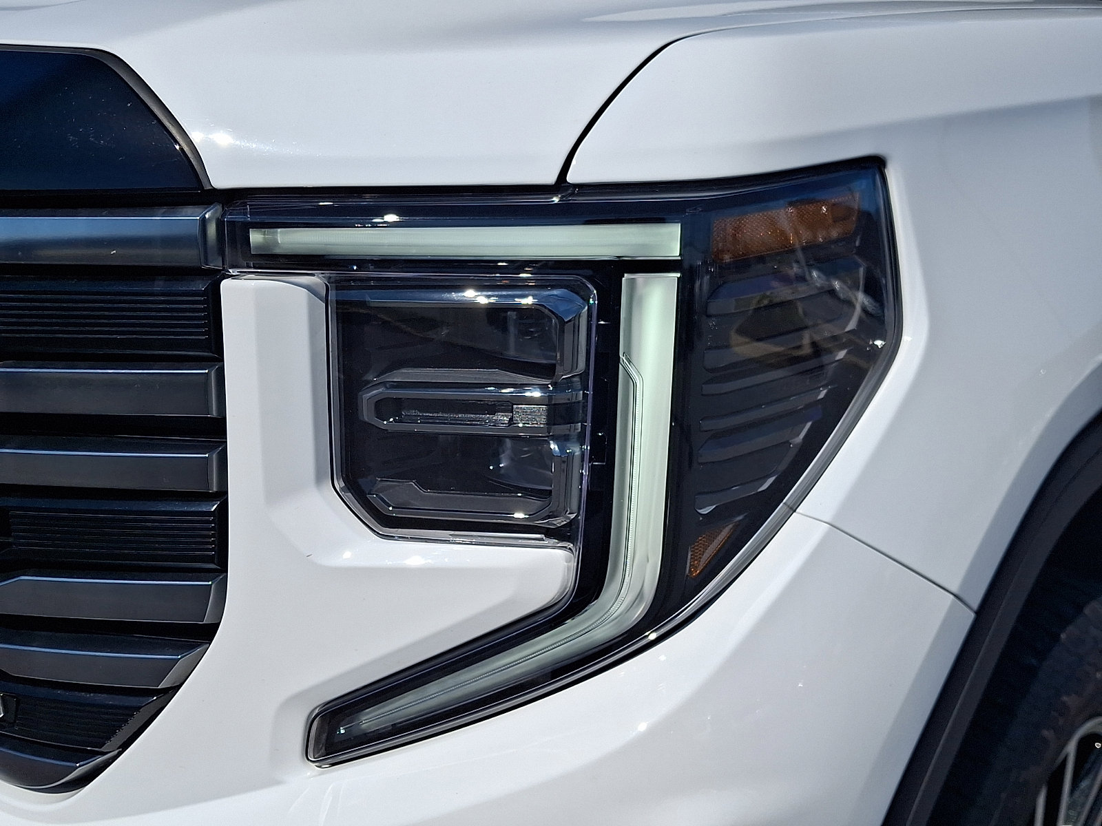 Used 2025 GMC Sierra 1500 AT4 w/ AT4 Premium Package image 9