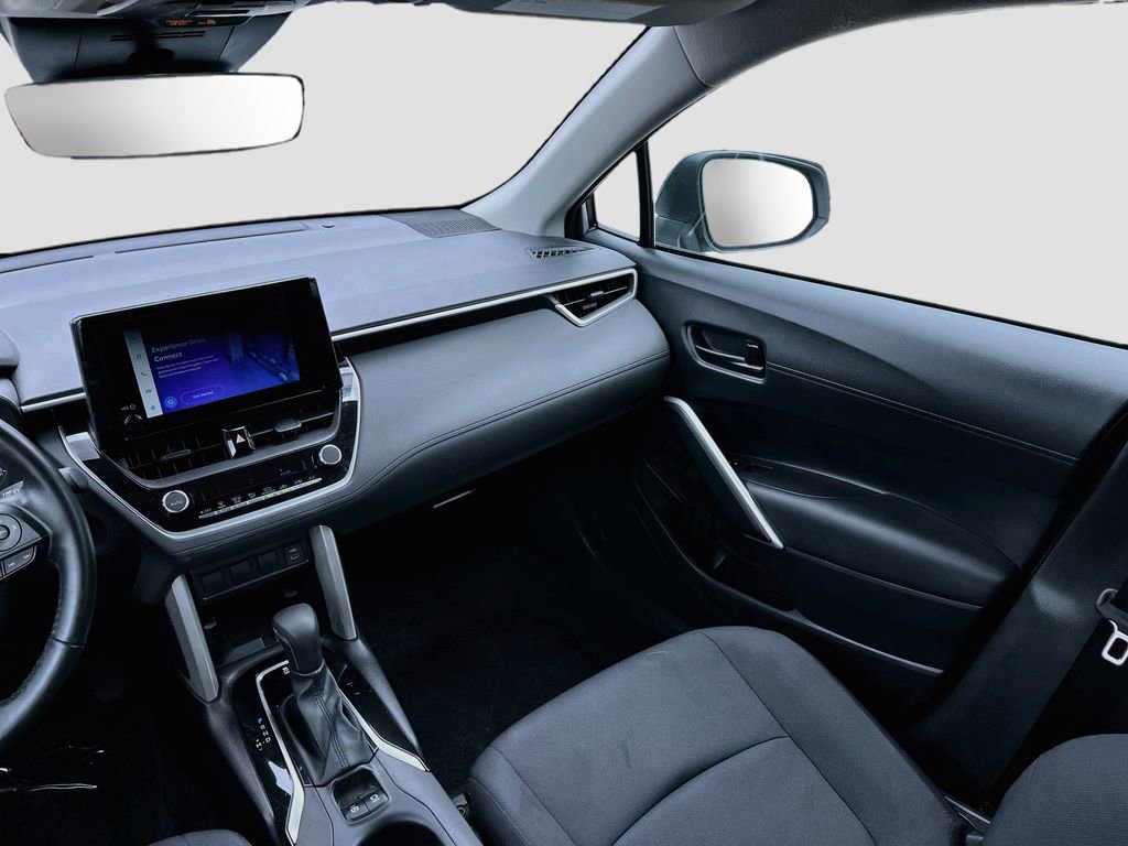 Used 2025 Toyota Corolla Cross LE FWD image 22