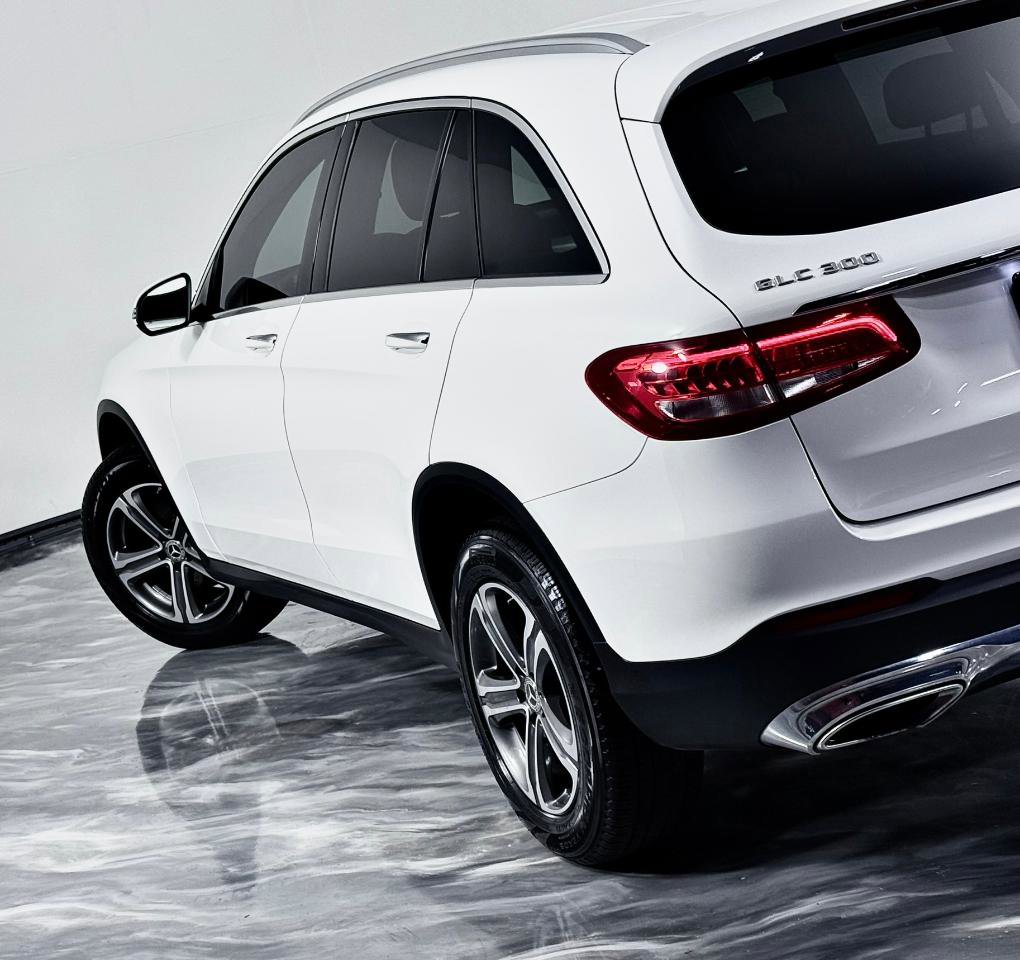 Used 2019 Mercedes-Benz GLC 300 4MATIC w/ Premium Package image 13