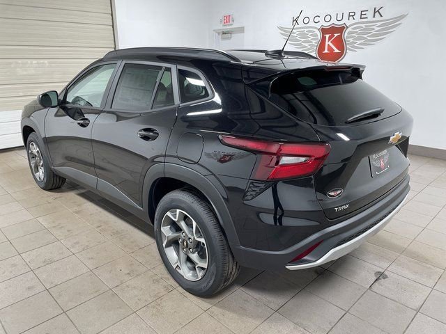 New 2026 Chevrolet Trax LT w/ Driver Confidence Package FWD image 4