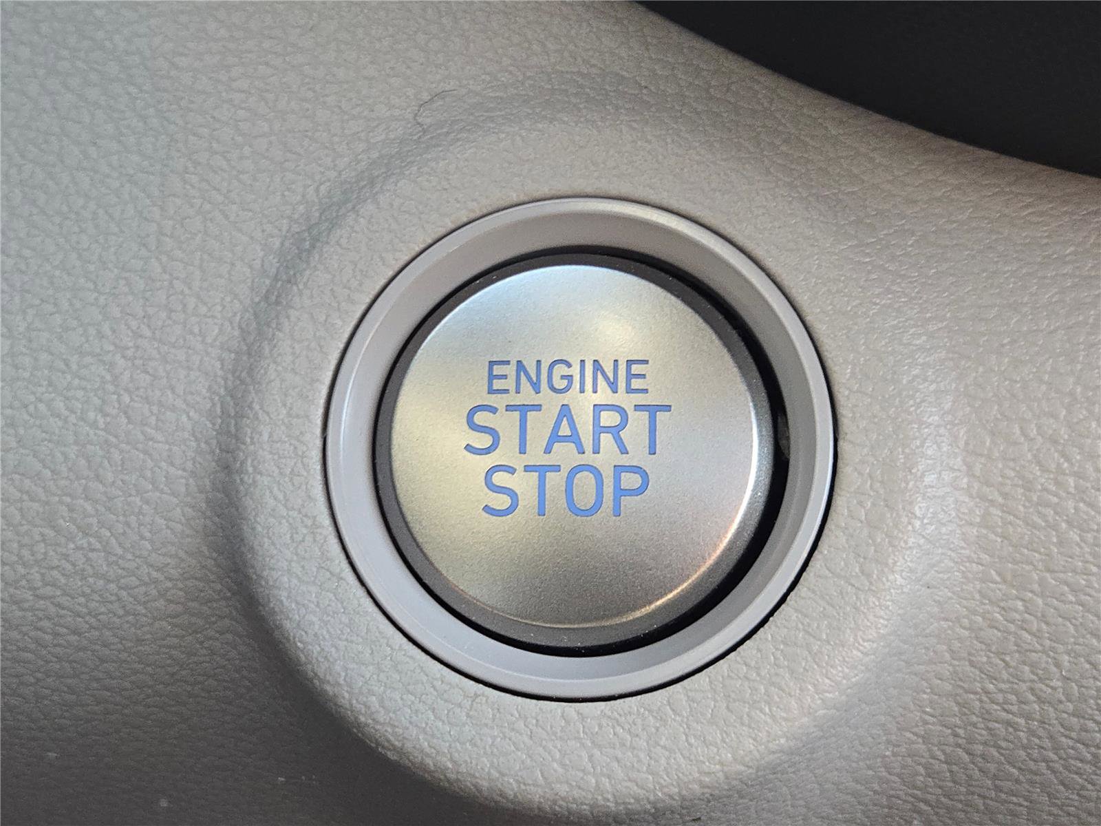 Used 2025 Hyundai Venue SEL image 32