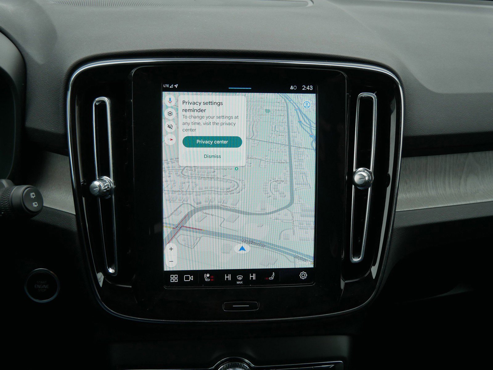 Certified 2025 Volvo XC40 B5 Plus image 18