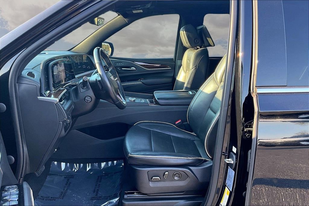 Used 2021 Cadillac Escalade ESV Premium Luxury w/ Driver Assist Tech Package AWD/4WD image 21