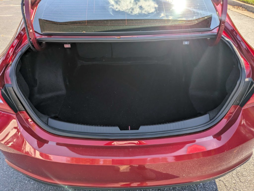 Used 2018 Chevrolet Malibu LT w/ Leather Package FWD image 13