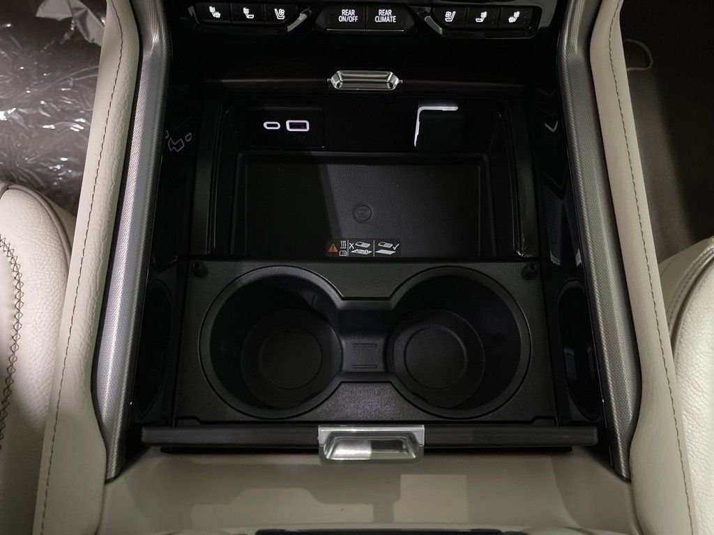 Used 2024 GMC Yukon XL Denali w/ Advanced Technology Package image 17