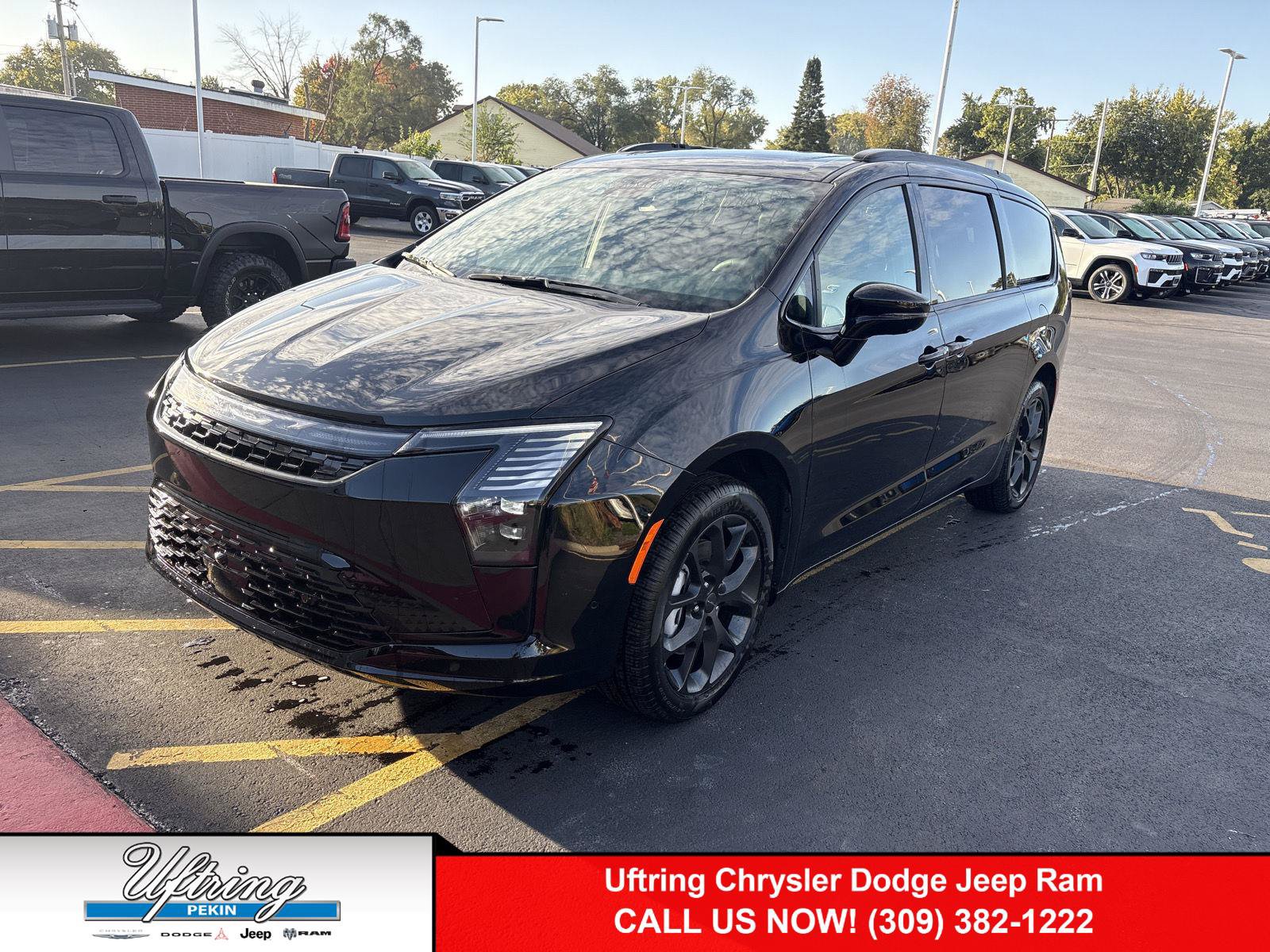 New 2027 Chrysler Pacifica Limited AWD/4WD image 1