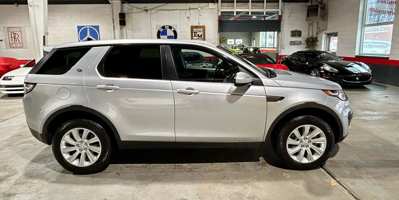 Used 2016 Land Rover Discovery Sport SE image 6
