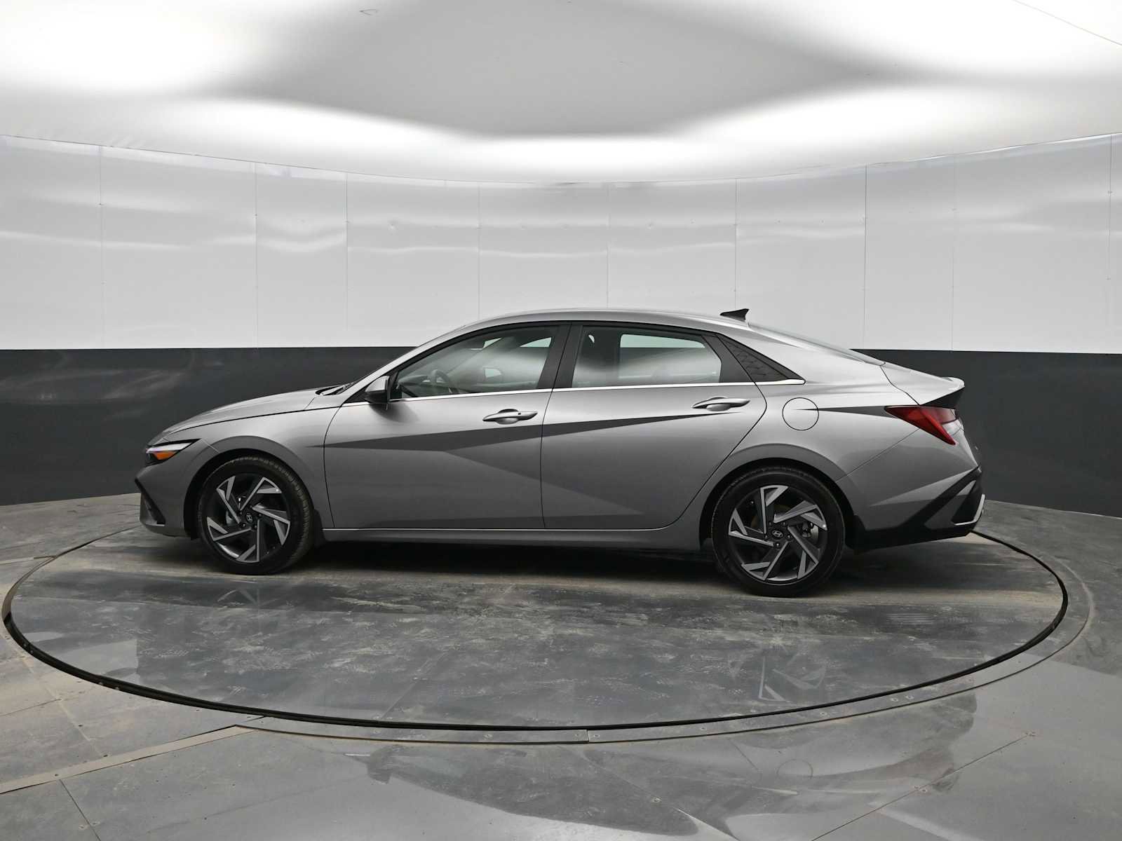 Certified 2025 Hyundai Elantra SEL image 5