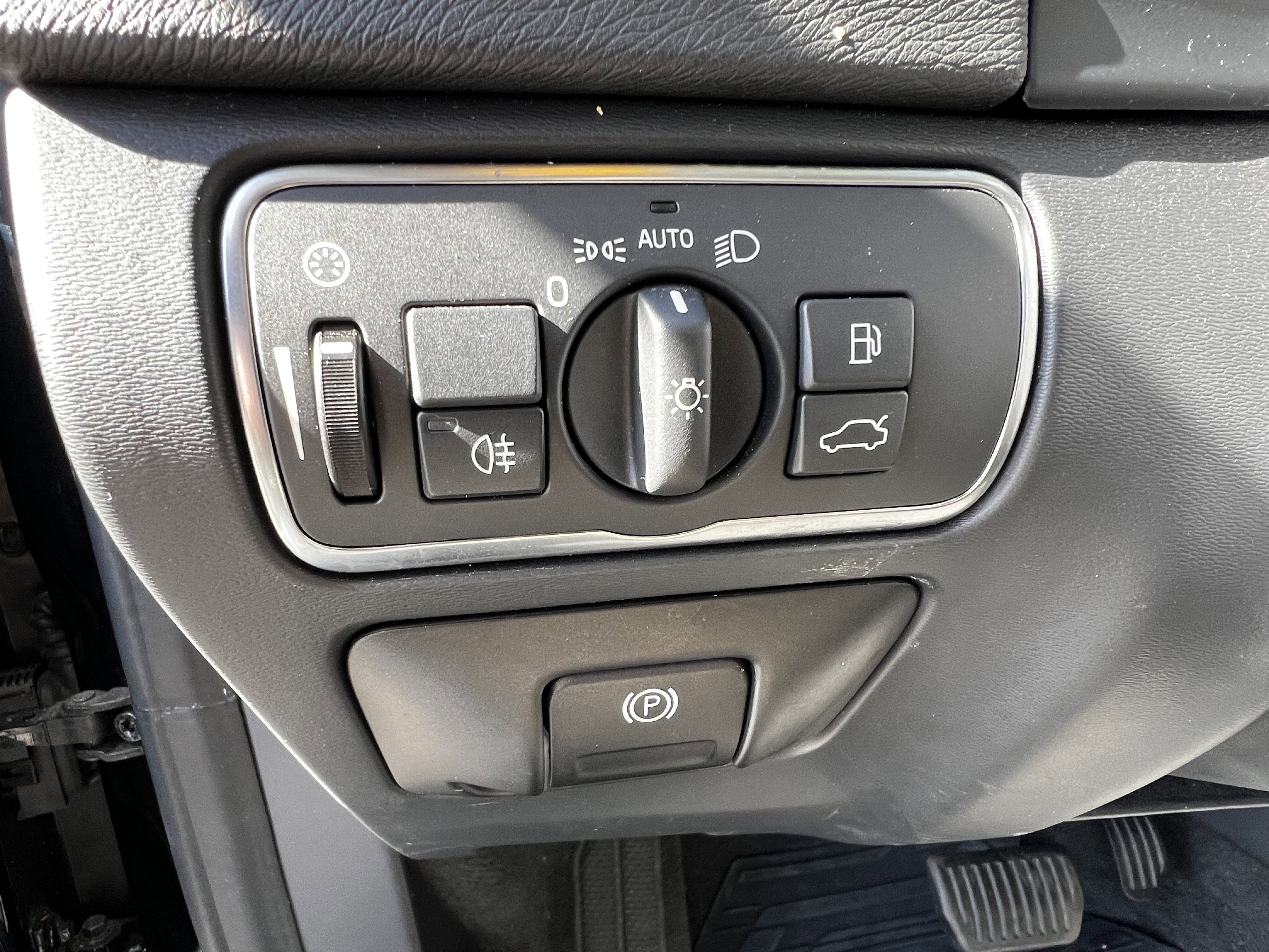 Used 2016 Volvo V60 T5 Premier w/ Convenience Package image 15