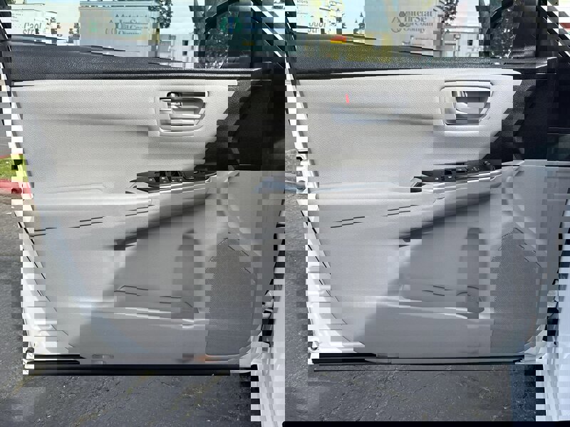 Used 2017 Toyota Camry LE image 28