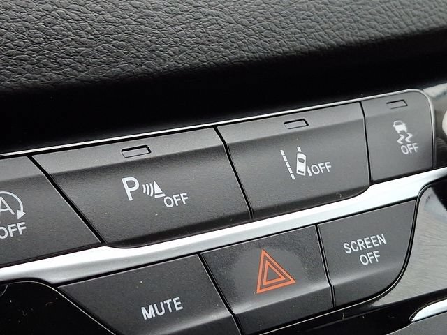 Used 2024 Chrysler Pacifica Touring-L FWD image 24