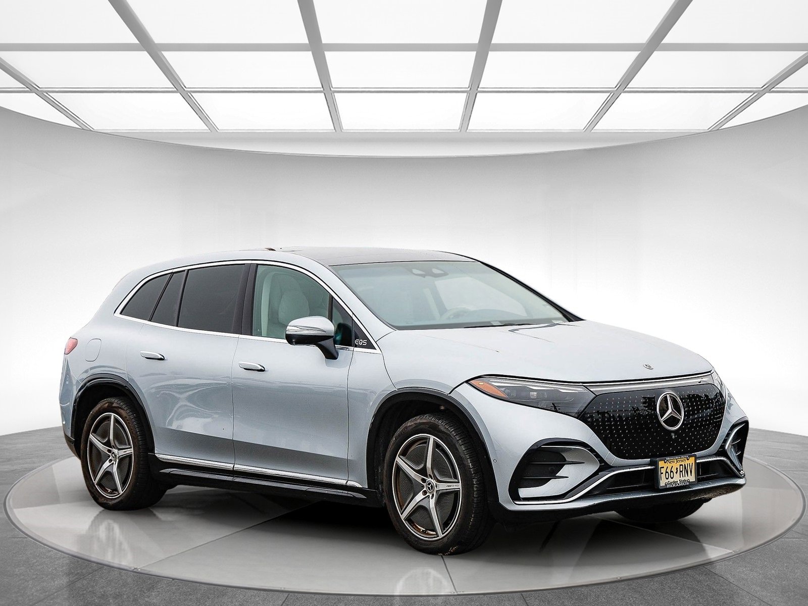 Used 2023 Mercedes-Benz EQS 580 4MATIC SUV image 4