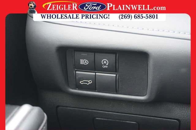 Used 2023 Toyota Highlander XLE image 32
