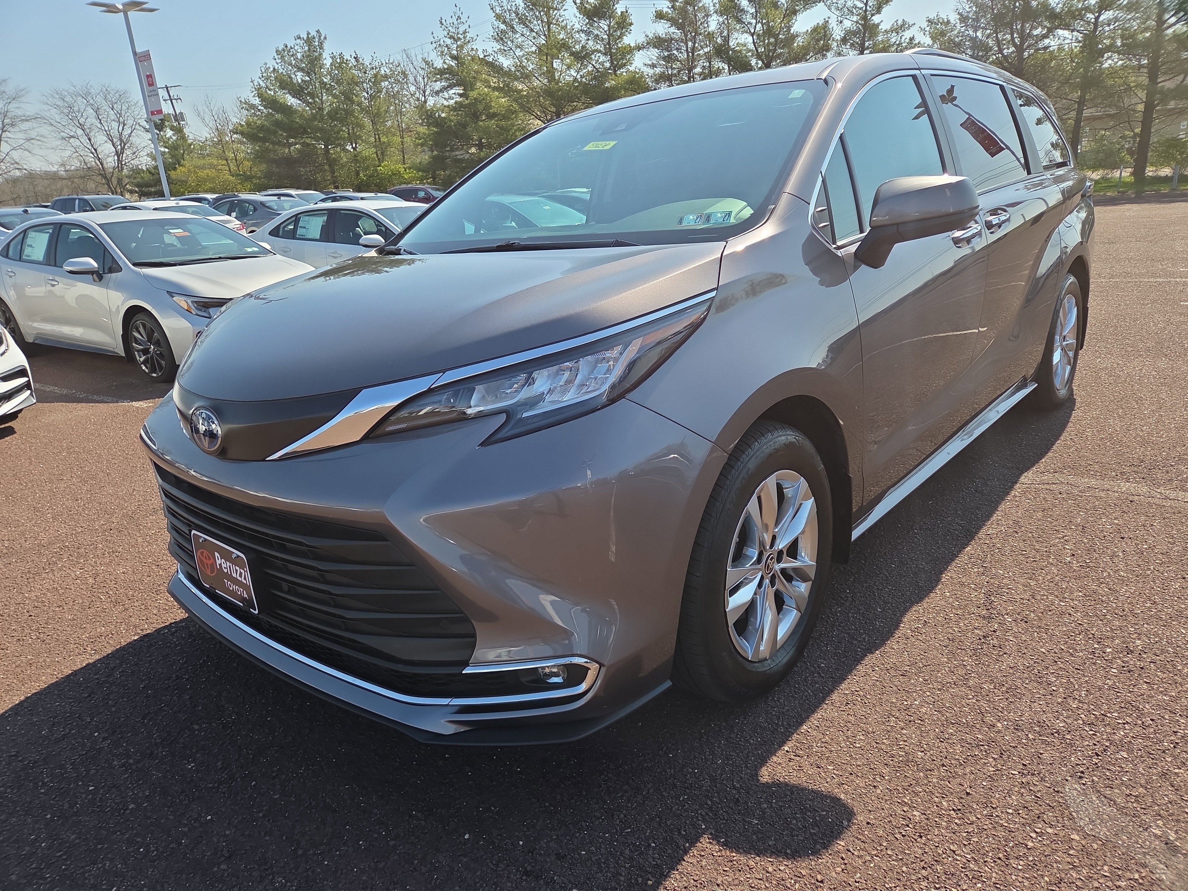 Used 2023 Toyota Sienna XLE w/ XLE Plus Package image 7