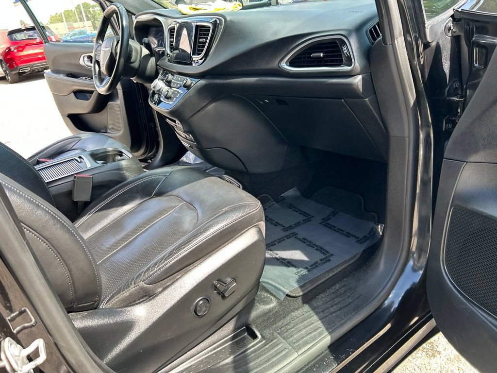 Used 2018 Chrysler Pacifica Touring-L Plus w/ S Appearance Package FWD image 27