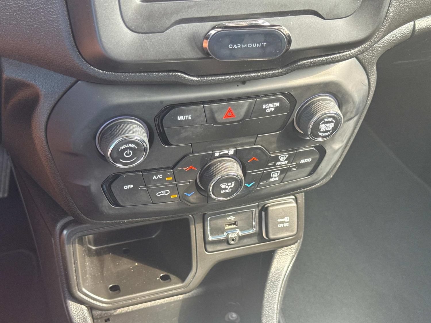 Used 2019 Jeep Renegade Latitude FWD image 31