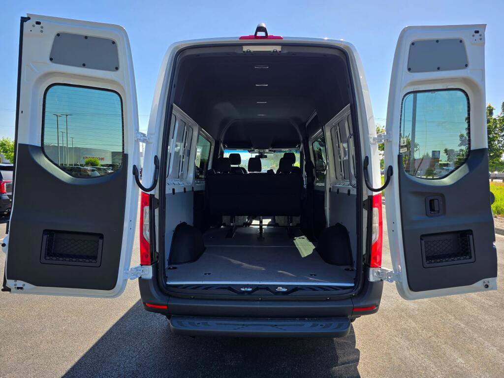 New 2025 Mercedes-Benz eSprinter 170 Cargo image 15
