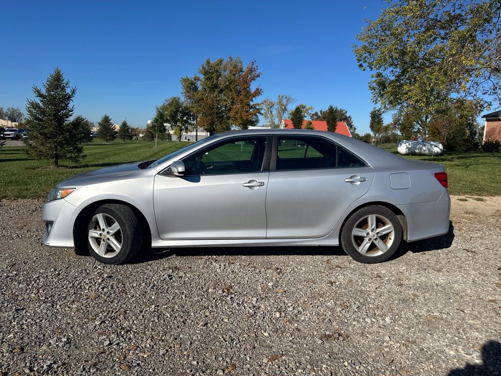 Used 2012 Toyota Camry SE FWD image 6