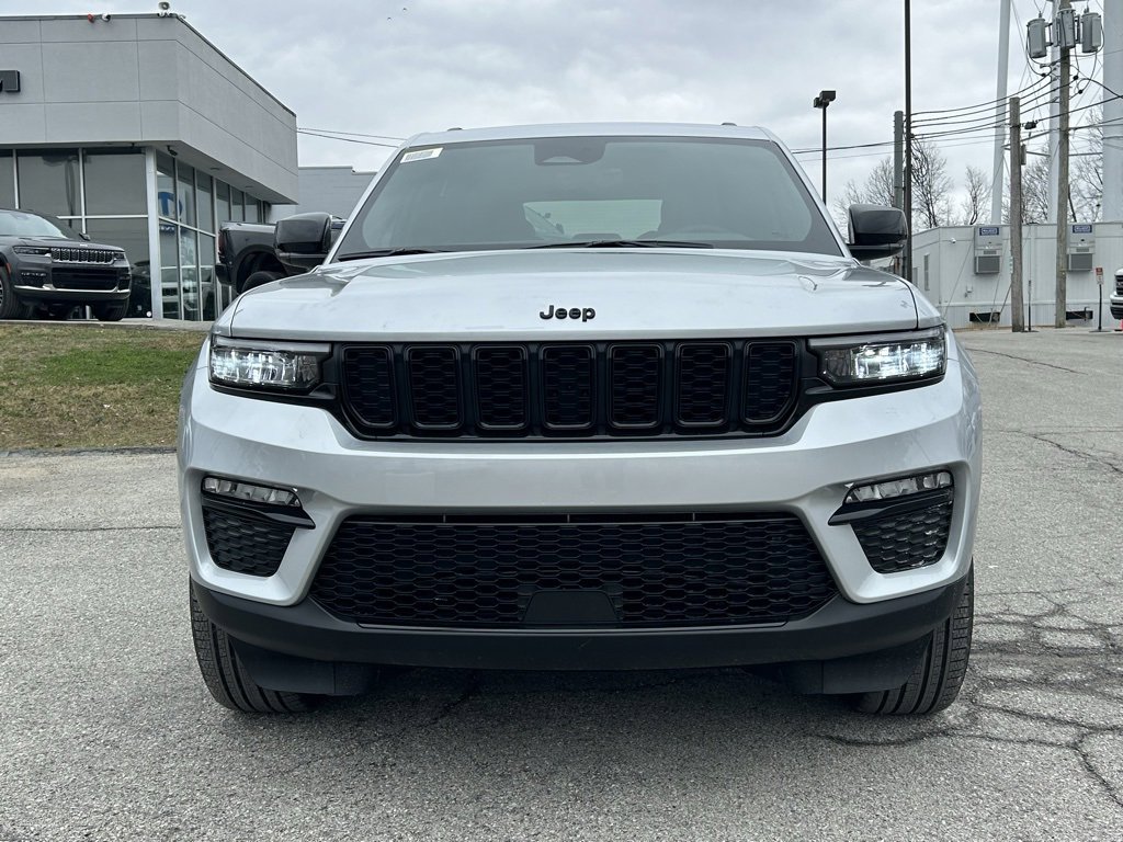 New 2025 Jeep Grand Cherokee Limited w/ Black Appearance Package image 3