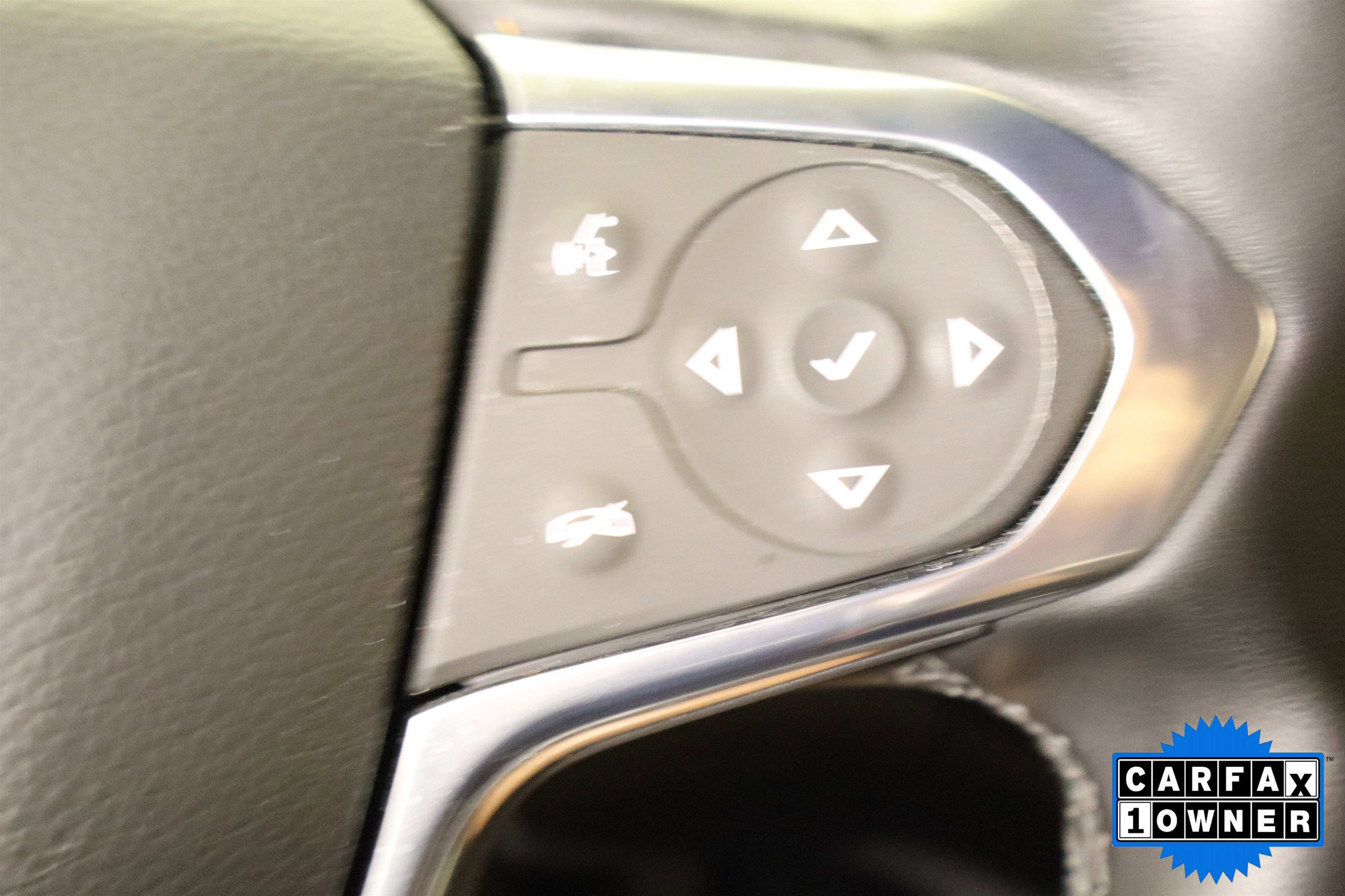 Used 2023 Chevrolet Traverse LT FWD image 28