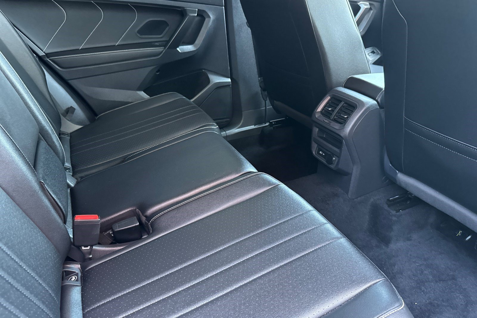 Used 2022 Volkswagen Tiguan SE AWD/4WD image 32