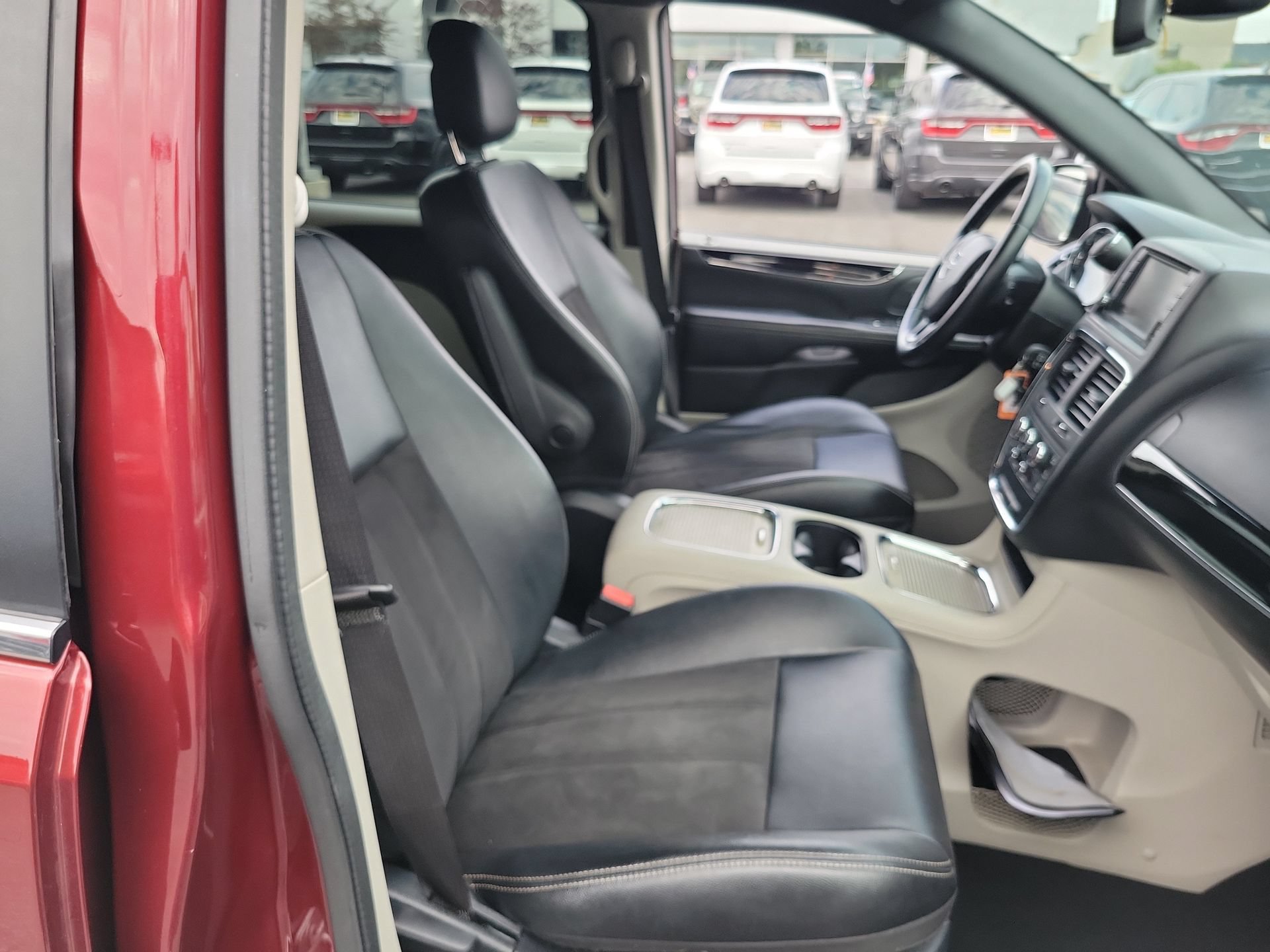 Certified 2020 Dodge Grand Caravan SXT FWD image 20