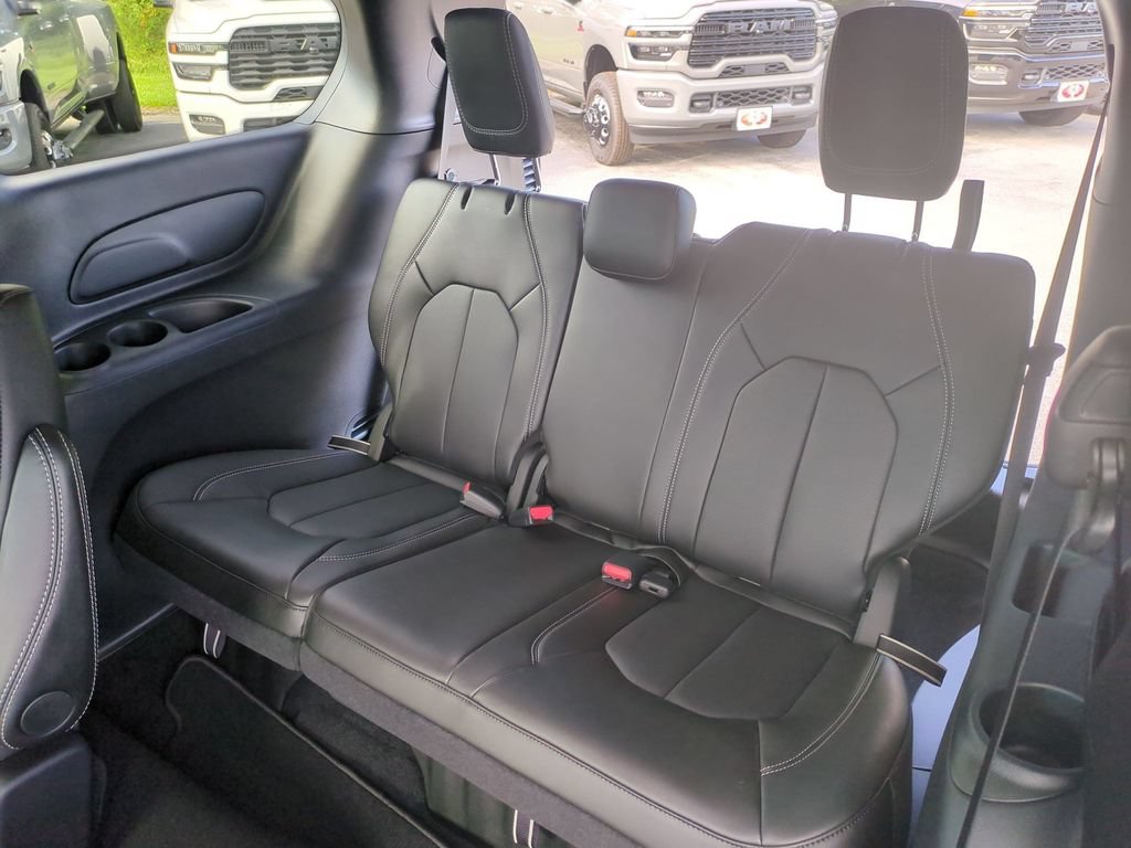 New 2027 Chrysler Pacifica Select FWD image 29