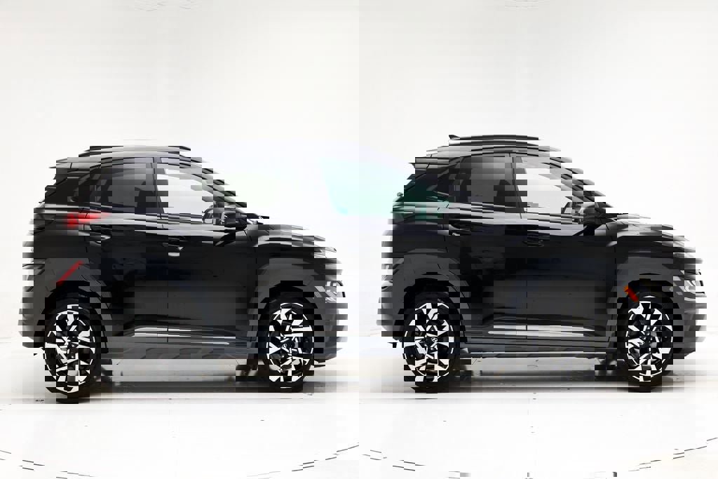 Used 2023 Hyundai Kona Limited image 3